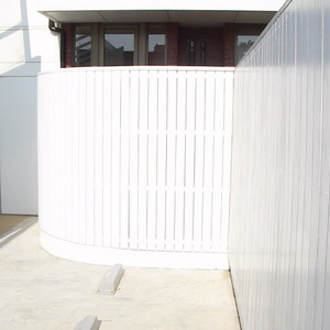 磐田市　店舗　木製柵設置・塗装工事